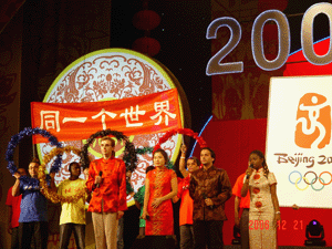 2007年首都外國留學生新年文藝晚會舉辦(12.22)11