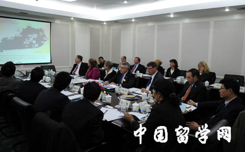 中心領導會見美國肯塔基獨立高校協會主席一行2