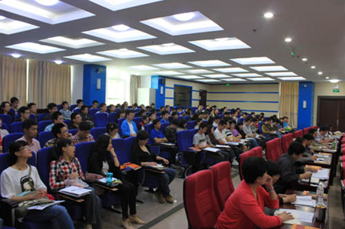 2012年青島地區國家公派留學人員出國行前培訓會在中國海洋大學舉行3