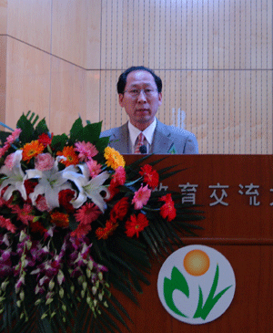 教育部國際司出國處徐培祥處長在第六屆“春暉杯”中國留學人員創新創業大賽新聞發布會上的致辭1