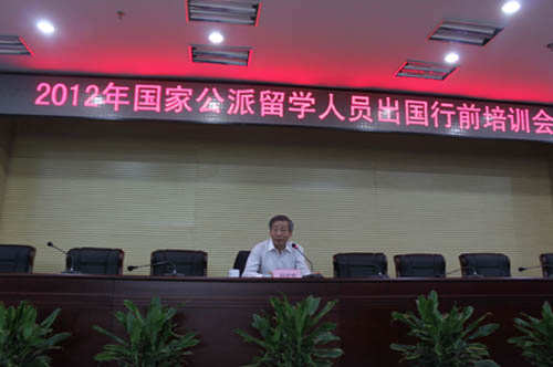 2012年青島地區國家公派留學人員出國行前培訓會在中國海洋大學舉行2