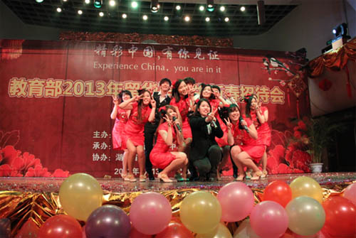 教育部2013年留華畢業生新春招待會在漢舉行(1.18)11