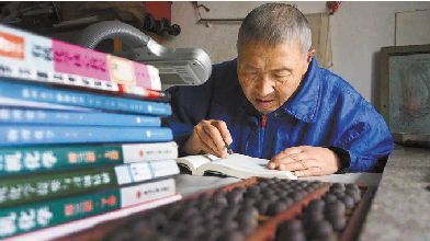 “爺爺”考生要考研：七旬老人本科畢業備戰考研1