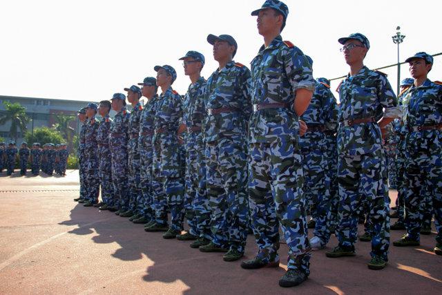 吉林大學珠海學院2014級新生軍訓順利開展3
