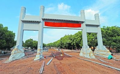 武大新校門仿“1937版”老牌坊 造價近百萬元1