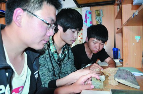 山東科技大學現最牛考研 9個宿舍40人考研全成功1