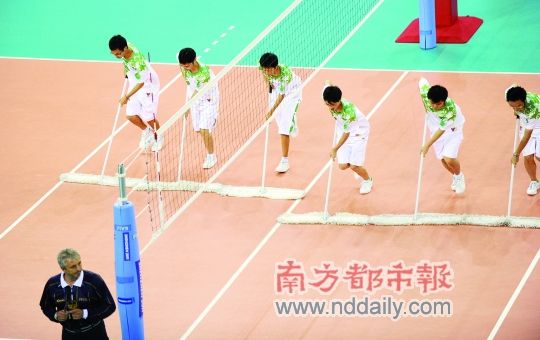 大運最牛志愿者團隊 “拖地哥”個個研究生1