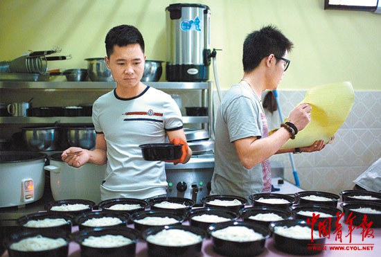 北大碩士：米粉店里找尋不一樣的人生-中國教育1