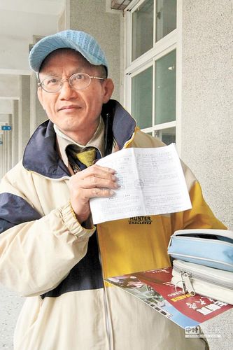臺灣43歲學霸：20年讀5所大學 考學測備戰碩士班1