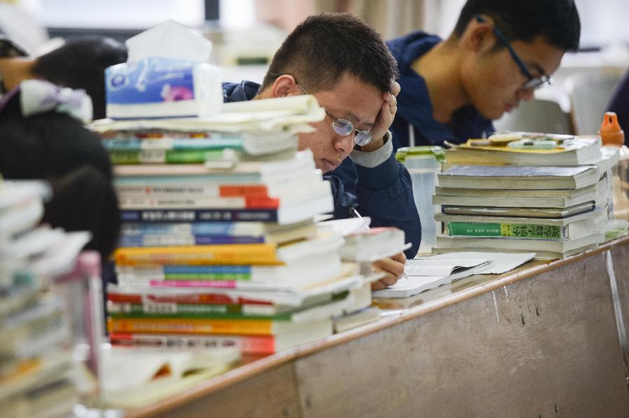 考研倒計時 安徽大學走廊變教室3