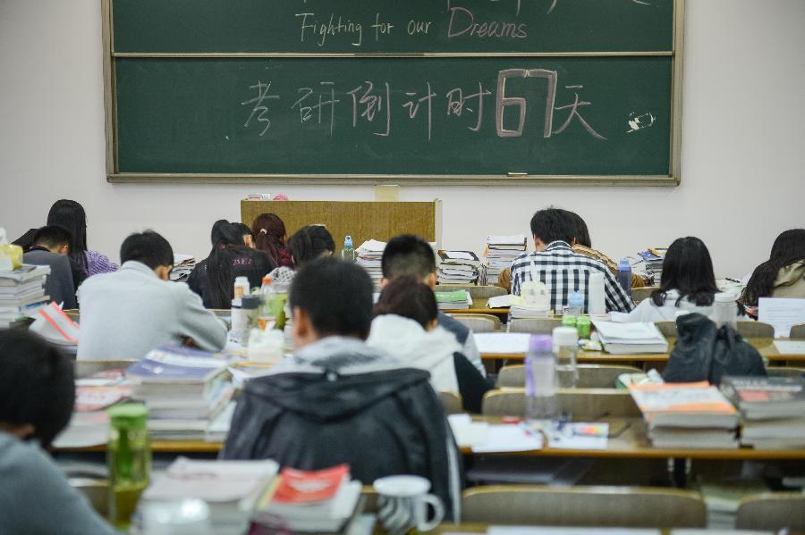 考研倒計時 安徽大學走廊變教室1