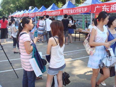 2011年全國研招現場咨詢會南寧站現場圖集(圖)14