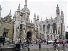 英國新聞:劍橋學生考后縱酒受到警告1