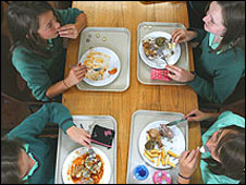 英媒2012:學生餐乏味 法國大廚有妙招1