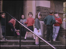 英媒:英國50萬青少年“不快活”1