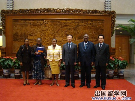 楊潔篪部長會見巴巴多斯外交和外貿部長麥克林1