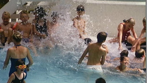 英國新聞:英格蘭三成多小學生“不會游泳”1