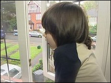 2012英國BBC:查理為啥不能上對門的小學？1