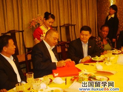 李金章副部長設便宴款待巴巴多斯總理湯普森一行1