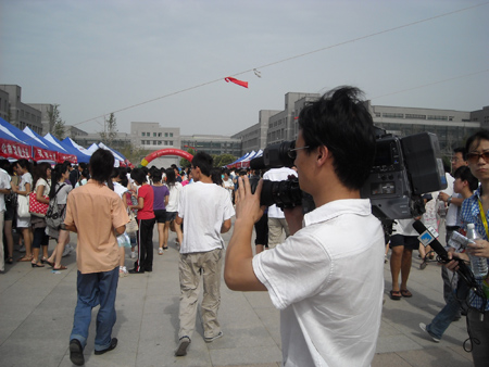 2010年全國研招咨詢會山東站圖文報道(媒體采訪)1