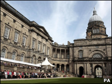 英媒:學生破壞 蘇格蘭大學損失重1