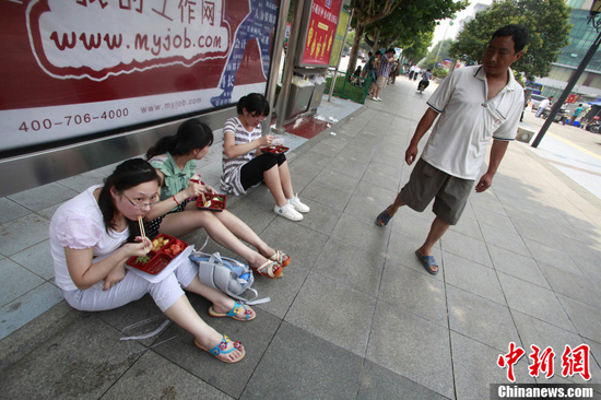 濟南3500名考研生體育館上課 場面壯觀(組圖)3