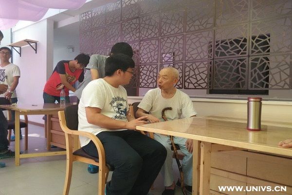 南通大學走進社區開展“關愛空巢老人”志愿活動2