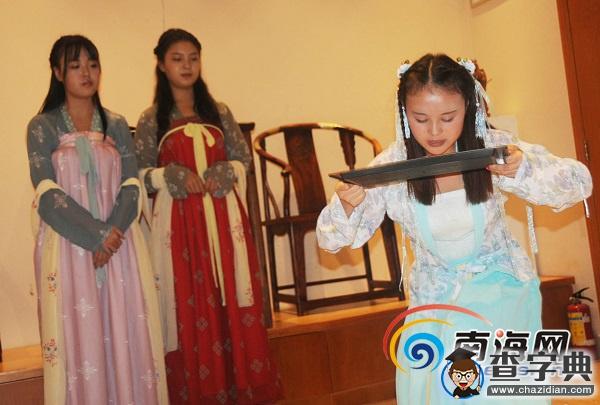 海南學子曾在校園穿漢服活動 堅持將漢服進行到底1