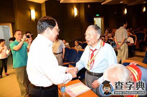 復旦大學舉行紀念抗戰勝利70周年暨轉授紀念章儀式3