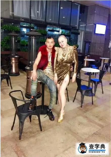 亮瞎眾網友 光頭透視裝女王走紅3