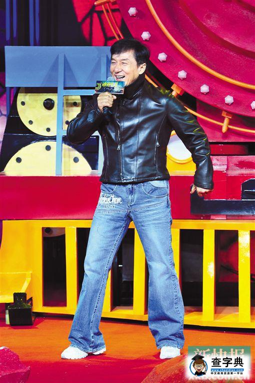 不服老！成龍連唱帶跳 表演“紅色娘子軍”1
