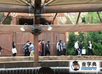 周杰倫昆凌同游迪士尼  為愛女挑選公仔超有愛7