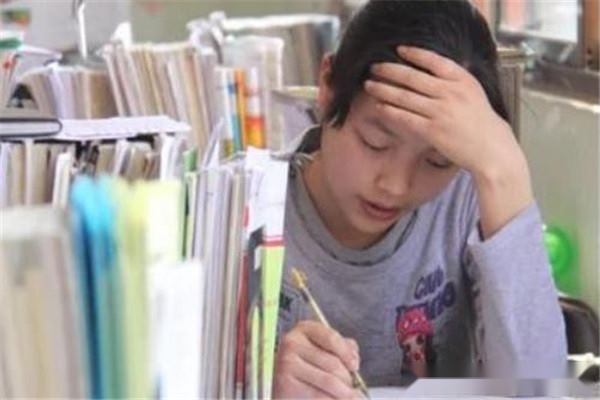初二分化，原因：青春期、個性與人際關系、家庭干擾、社會的影響6